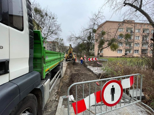 Trwające obecnie prace naprawcze prowadzone są w miejscach, które mieszkańcy zgłosili przez aplikację Dbamy o Bydgoszcz.