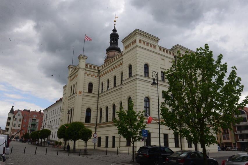 Nazwę notuje już pod rokiem 1010 Kronika Thietmara (Glogua),...