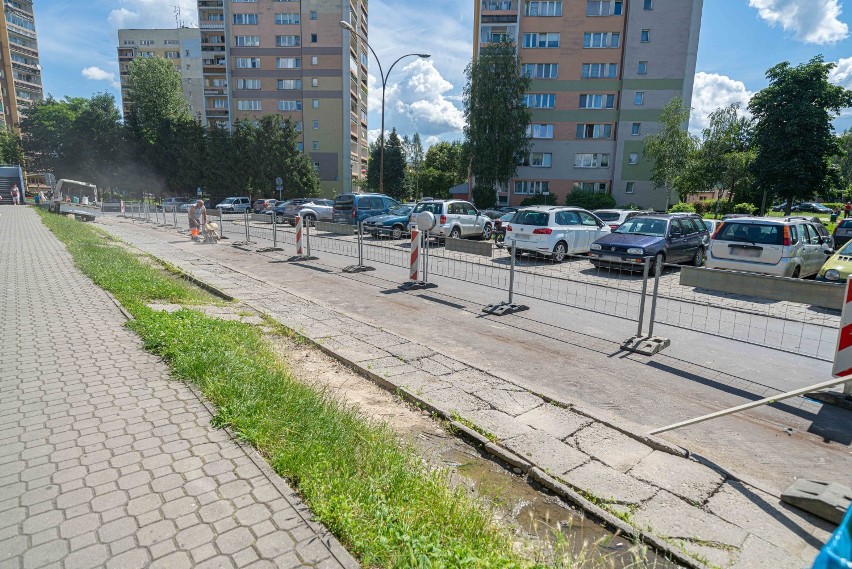 Zamknięty parking na „Słoneczku" przy ul. Nawojowskiej. Trwa remont [ZDJĘCIA]