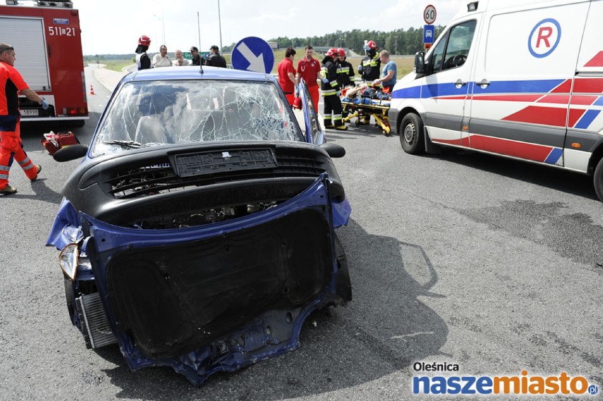 - Osobowe auto zderzyło się z kursowym autobusem. Osoby...