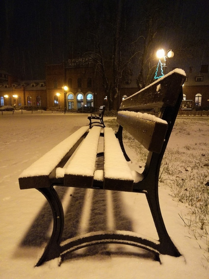 Pierwszy śnieg oczami mieszkańców Skierniewic. Było wiele radości [ZDJĘCIA]