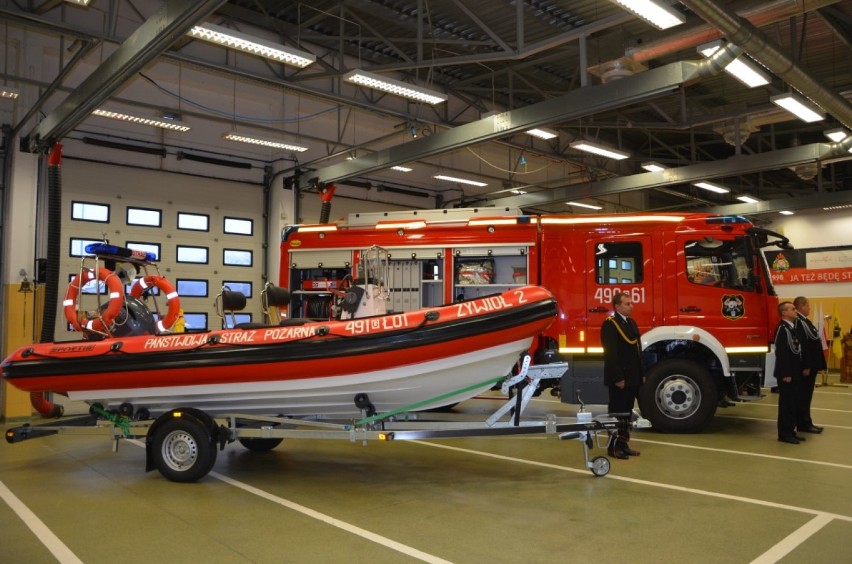 Samochód dla OSP Marynowy i łódź ratownicza dla Państwowej Straży Pożarnej w Nowym Dworze Gdańskim