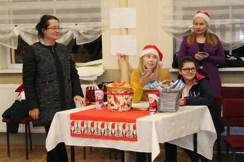 Strażacy Ochotnicy z Tuchorzy zorganizowali dla najmłodszych spotkanie z Mikołajem