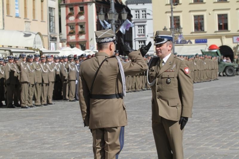 WSOWL Wrocław: 80 absolwentów zasiliło szeregi korpusu oficerskiego (ZDJĘCIA)