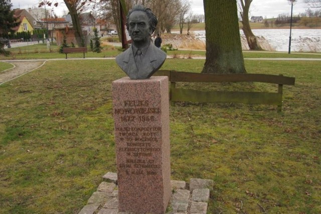 Popiersie Feliksa Nowowiejskiego ustawiono w miejscu, gdzie stała przed laty sala Strzelnicy, miejsce Koncertu Plebiscytowego