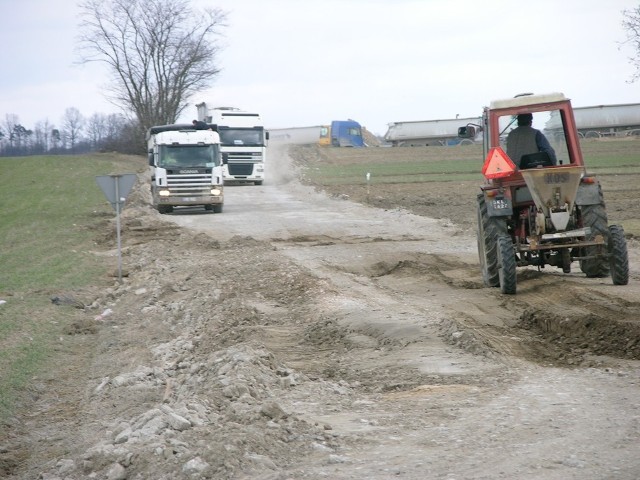 Wygląda na to, że żwir z kopalni pod Brzozowem będzie wywożony do połowy 2012 roku