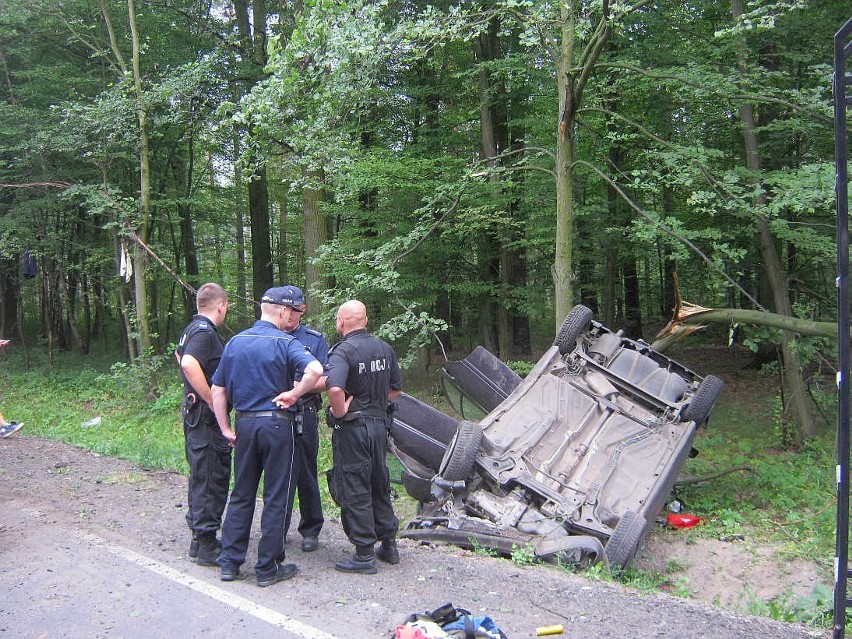 Samochód dachował, ranny w szpitalu