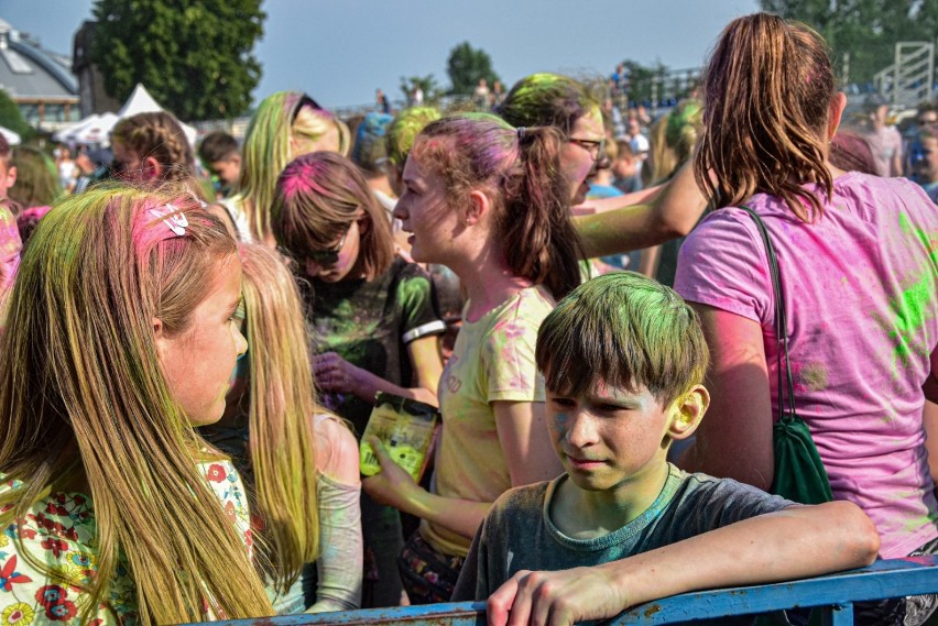 Dni Kwidzyna 2019. Eksplozja kolorów, czyli zabawa z proszkami holi [ZDJĘCIA]