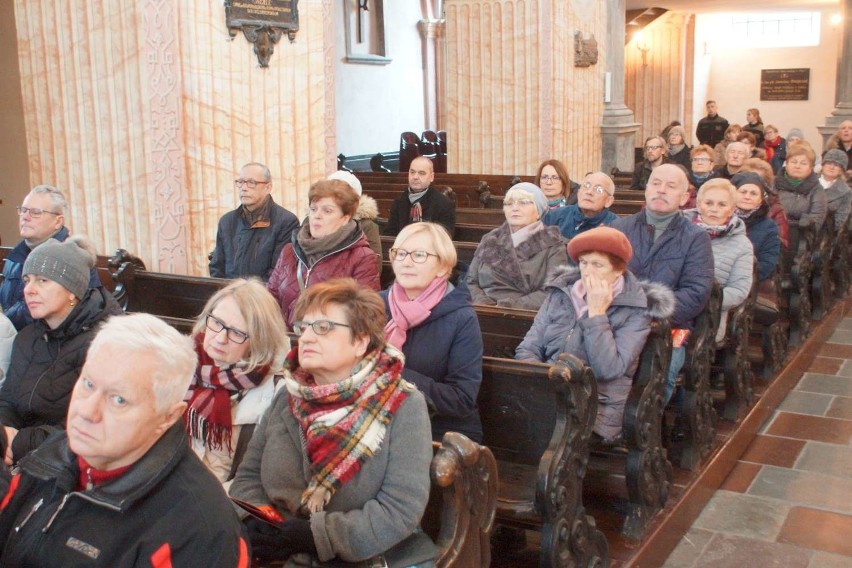 Kościół garnizonowy w Kaliszu opanowany przez turystów. ZDJĘCIA