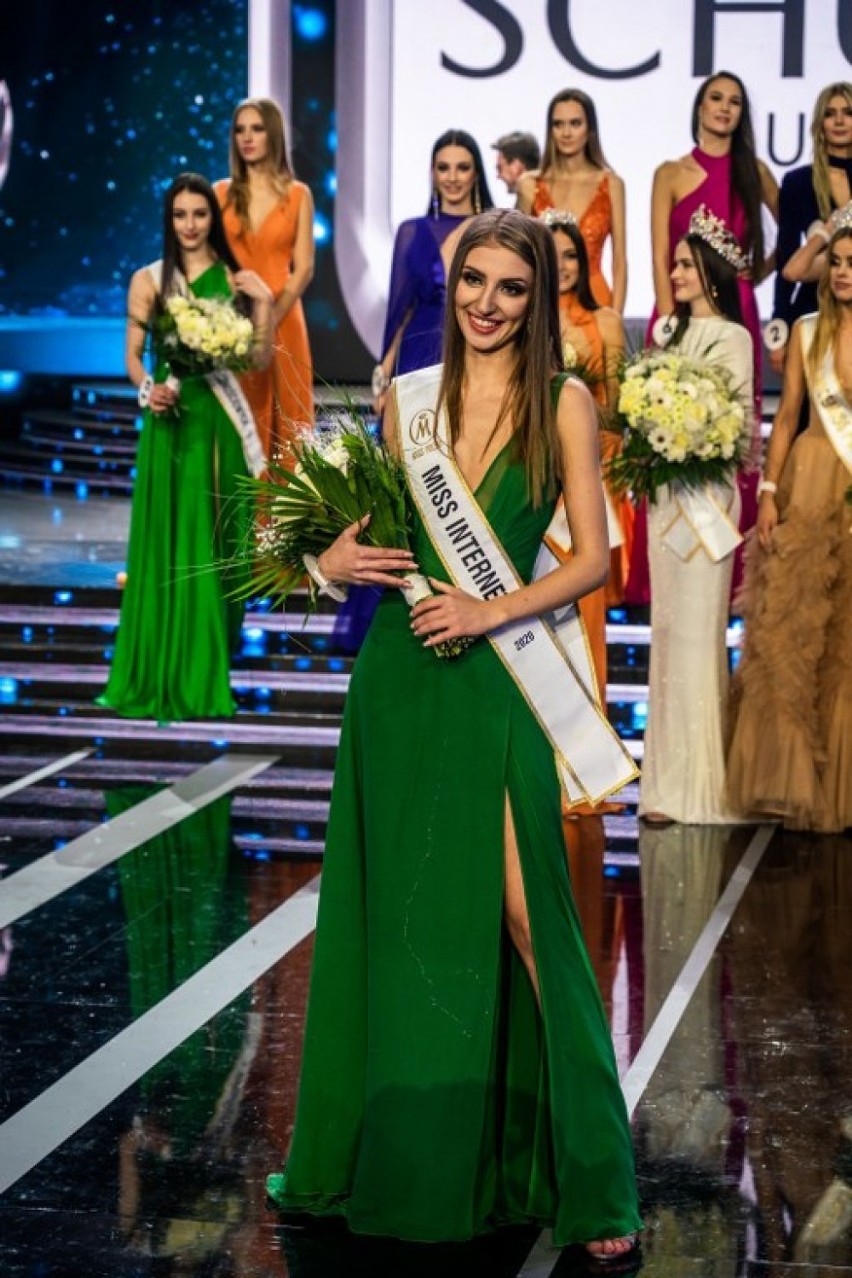 Zobaczcie zdjęcia z gali wyborów Miss Polski 2020. Agata Śron z Wąsosza zdobyła w nich tytuł Miss Internetu [ZDJĘCIA]