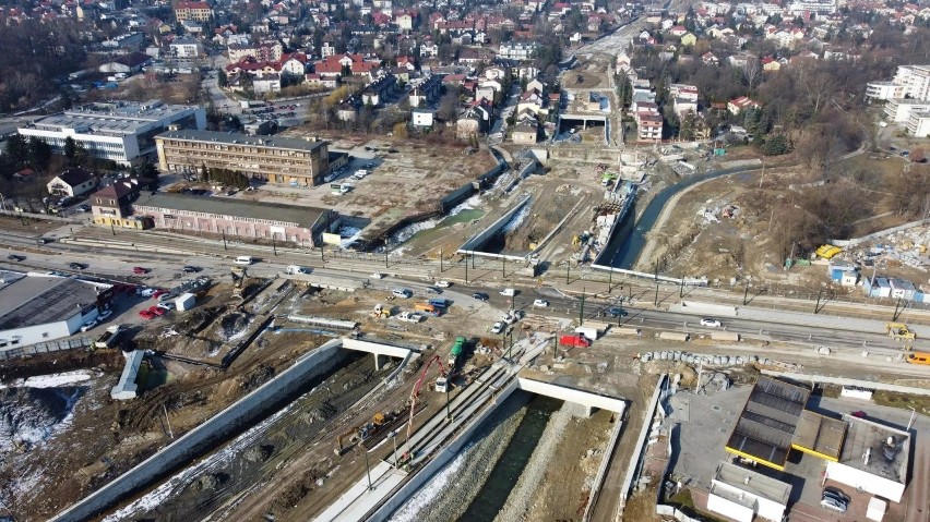 Kraków. Pozimowe przyspieszenie na budowie Trasy Łagiewnickiej [ZDJĘCIA]