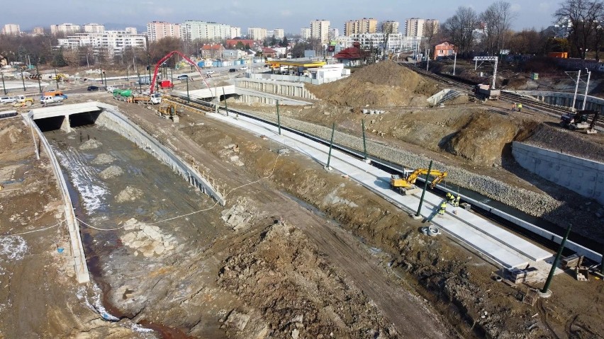 Kraków. Pozimowe przyspieszenie na budowie Trasy Łagiewnickiej [ZDJĘCIA]