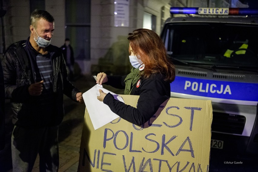 Strajk Kobiet w Tarnowie nie ustaje. W środę (28.10) protest odbył się po raz siódmy  [ZDJĘCIA] 