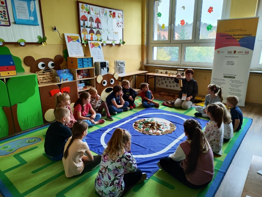 Ok. 70 rodziców uczestniczyło w projekcie "Tutoring rodzicielski Montessori" 