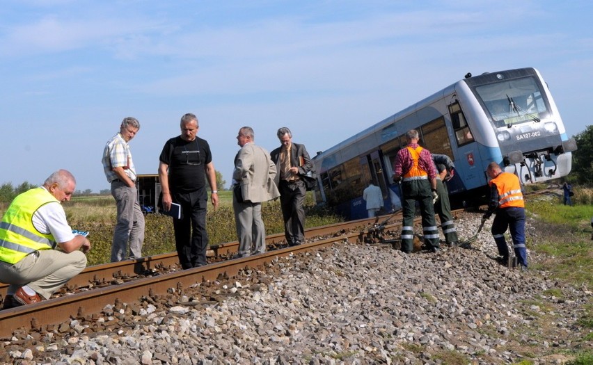 Zderzenie tira z szynobusem na przejeździe kolejowym w Rudniku