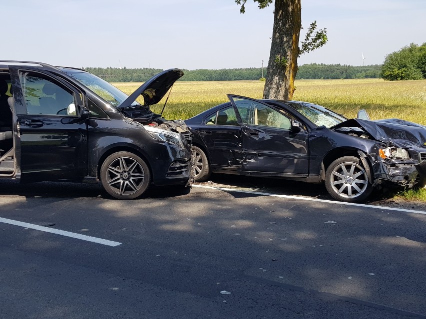 Zderzenie samochodów w Słowinie. Jedna osoba ranna
