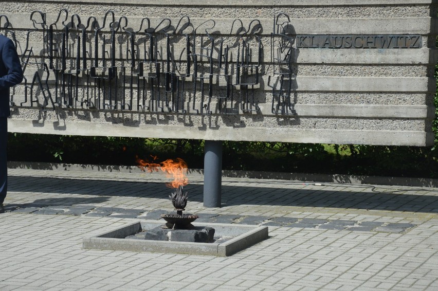 Tarnów. Obchody 79. rocznicy pierwszego transportu więźniów do niemieckiego obozu Auschwitz [ZDJĘCIA]