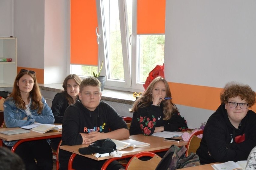 Uczniowie z powiatu skarżyskiego przystąpią do egzaminu ósmoklasisty 2022. Odpowiedzi opublikujemy na ECHODNIA.EU