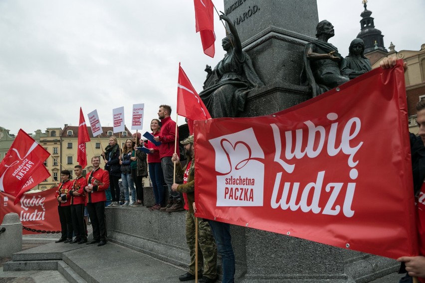 Szlachetna Paczka i Akademia Przyszłości szukają wolontariuszy