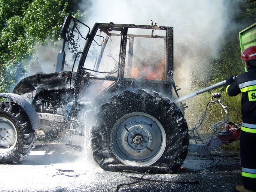 Pożar ciągnika rolniczego koło Lidzbarka Warmińskiego [zdjęcia]