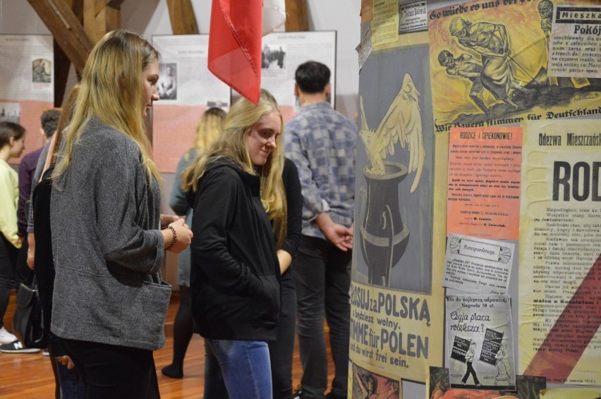 Bełchatów. Wystawa "Polskie drogi do niepodległości" w muzeum [ZDJĘCIA]