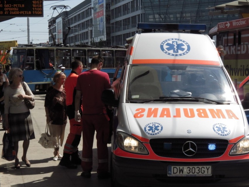 Wrocław: Autobus MPK zderzył się z tramwajem. Są ranni (ZDJĘCIA)