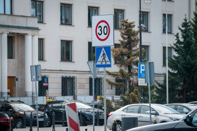 Szykuje się spowolnienie Warszawy? Chcą stref "tempo 30" w różnych miejscach