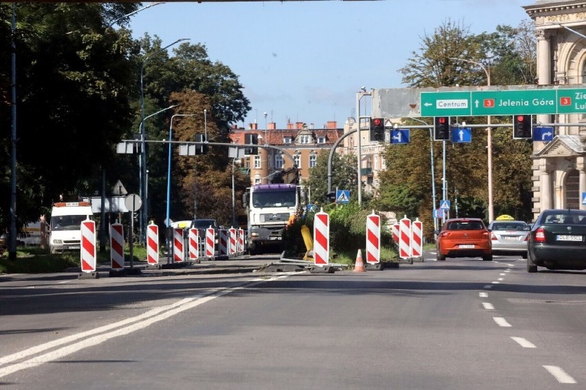 Uwaga, kierowcy w Legnicy! Od poniedziałku 5 września większe utrudnienia w ruchu w związku z remontem ulicy Pocztowej. Sprawdź szczegóły!