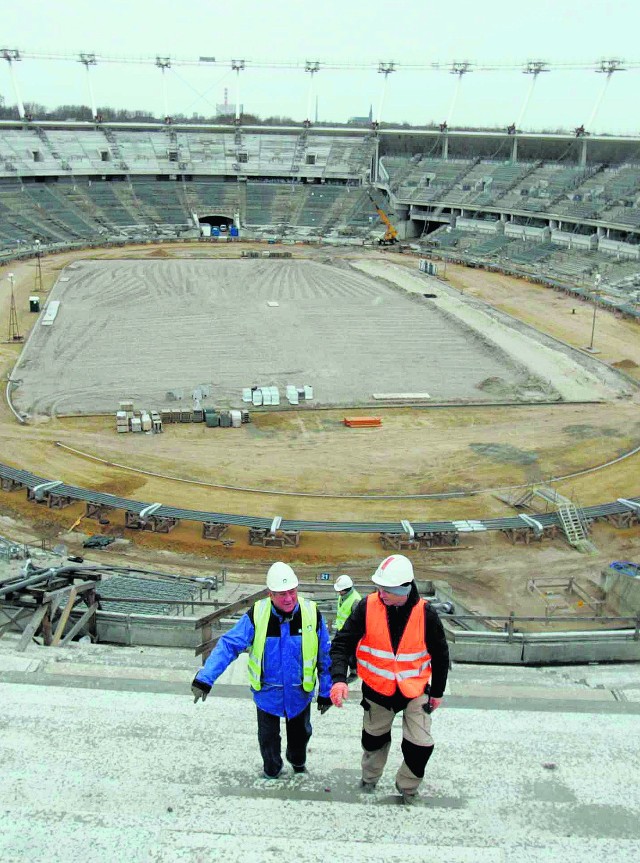 Stadion Śląski w Chorzowie. Pojemność 55 tysięcy widzów. Koszt przebudowy - 510 mln zł. Planowane otwarcie - rok 2012. Początek przebudowy - rok 2009.