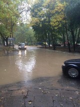 Podtopiona Rydzowa, Rojna i okoliczne ulice. Koparka uszkodziła rurę na łódzkim Teofilowie [ZDJĘCIA]