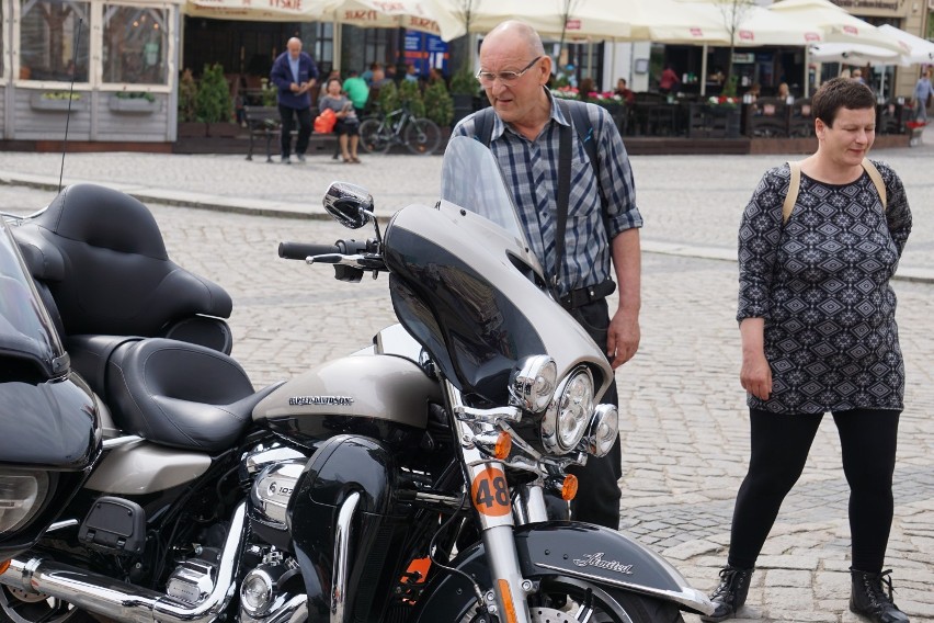 Zlot harleyowców w Bydgoszczy. Motocykle Harley-Davidson zaparkowały na Starym Rynku [zdjęcia, wideo]