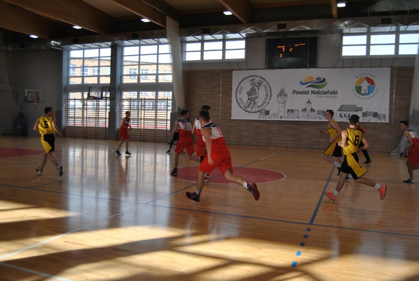 Turniej Szkół Ponadgimnazjalnych w koszykówkę 