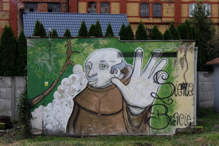  Mural mnicha, na rozdzielni prądu -  przy kościele
