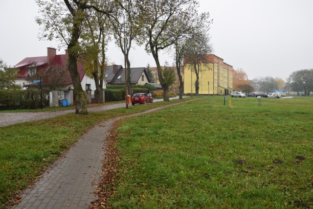Widok na działkę u zbiegu ulic Narutowicza i Wodociągowej w Szczecinku nabywanej przez parafię protestancką