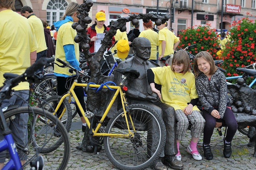 Ponad 300 uczestników Rodzinngo Rajdu Rowerowego (NOWE ZDJĘCIA)