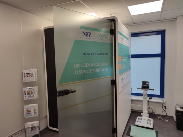 W sali obsługi klientów małopolskiego NFZ przy ul. Wadowickiej 8W stanął specjalny kiosk profilaktyczny