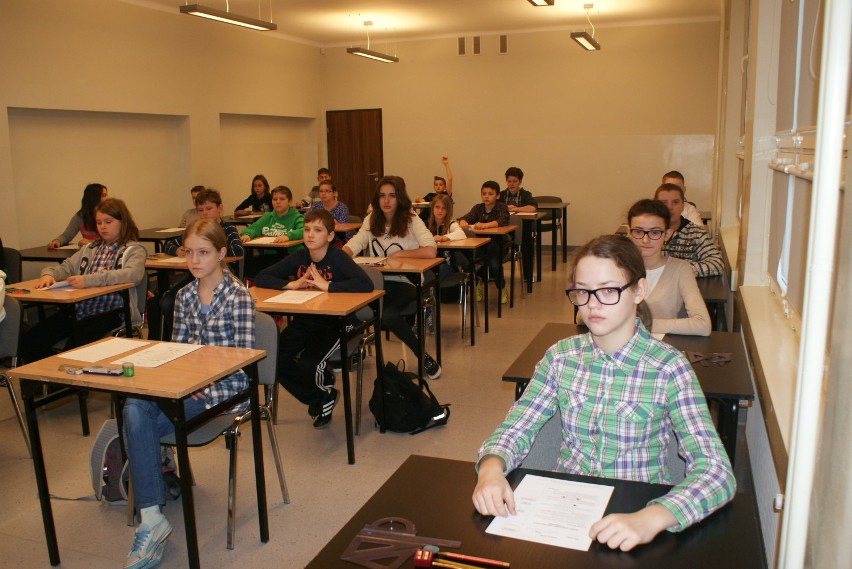 Egzamin próbny w dąbrowskiej Szkole Podstawowej nr 30
