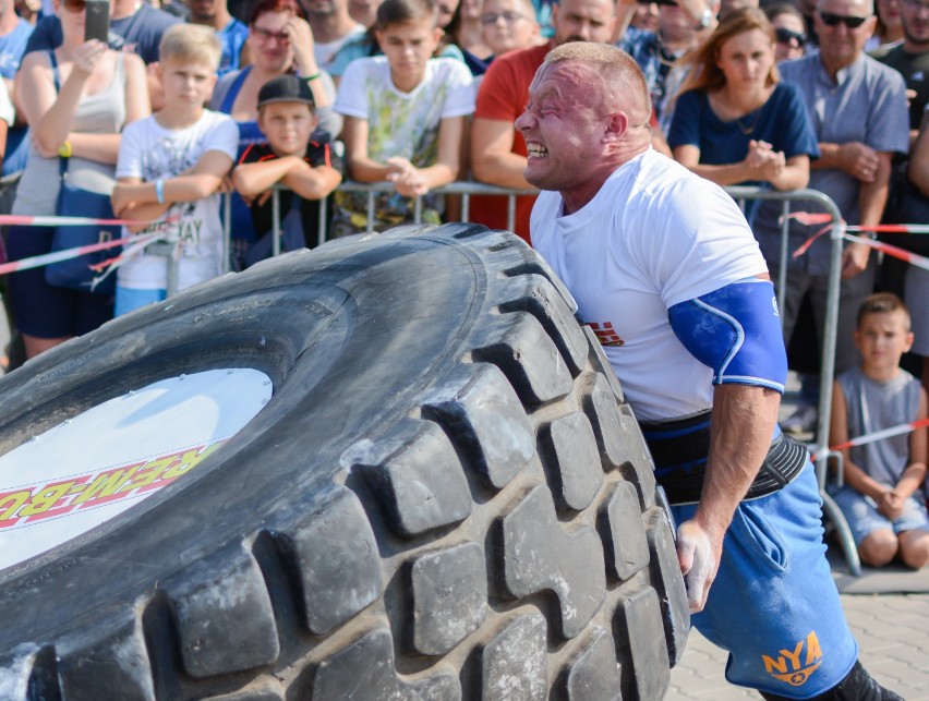 Strongmani walczyli w marinie. Zwyciężył grudziądzanin! [zdjęcia, wideo]