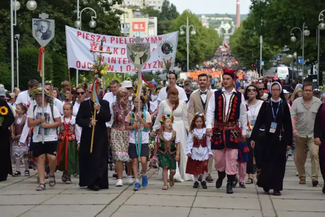 Pielgrzymka Krakowska na Jasnej Górze. To jedna z największych grup, które wędrują do Częstochowy