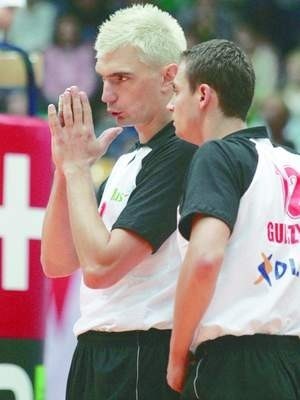 Jakub Markiewicz (z lewej) i Roman Gulczyński. Modlitwa o pierwsze zwycięstwo w lidze?

Fot. WOJTEK WILCZY&amp;Ntilde;SKI
