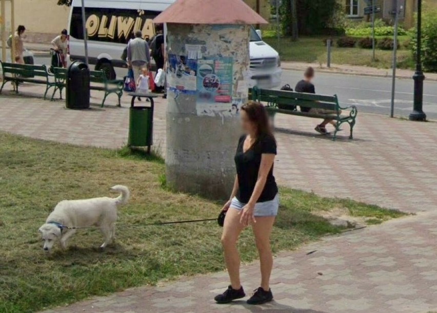Taka moda króluje na ulicach Końskich na zdjęciach Google Street View. Oto jak ubierają się mieszkańcy miasta! Ich styl to hit czy kit? 