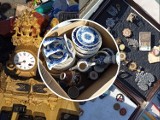 Mnóstwo różności na bazarach w Kielcach w piątek 4 listopada. Piękne zegary, porcelana, zabawki. Co jeszcze? Zobacz zdjęcia