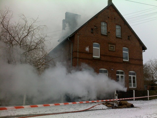 Płonący budynek szkoły