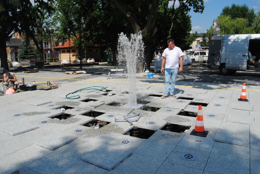 Dobiegły końca prace nad budową nowej fontanny w centrum...