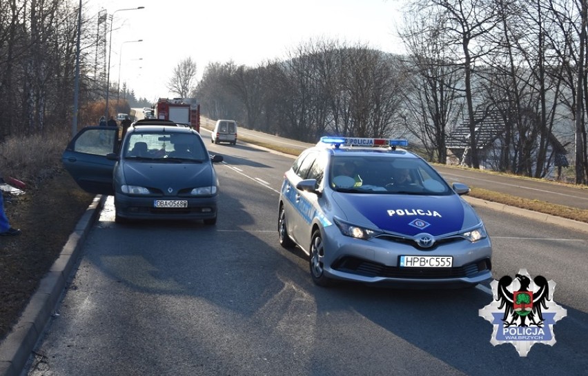 Wałbrzych: Kolizja na Świdnickiej. Trzy samochody uszkodzone, jedna osoba w szpitalu