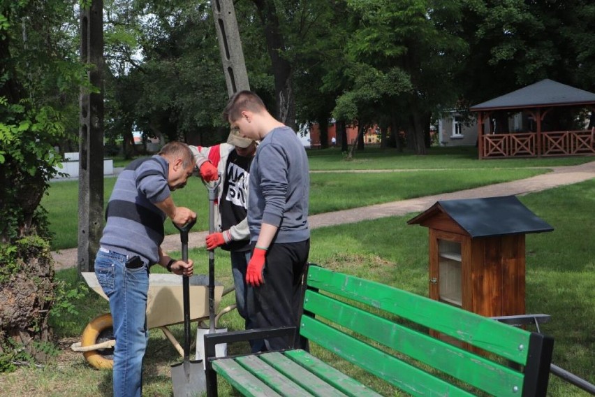 Gmina Blizanów. Plenerowa biblioteczka powstała w Piotrowie