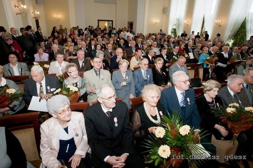Wałbrzych: W Zamku Książ dostali medale za długoletnie pożycie małżeńskie (ZDJĘCIA)