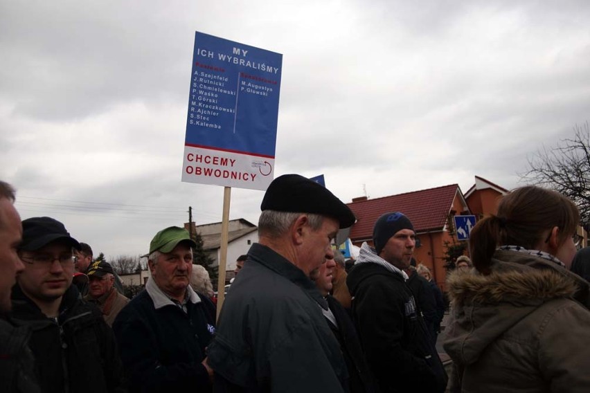 Protest na pasach. Mieszkańcy Ujścia zablokowali drogę krajową nr 11