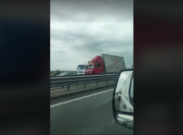 Jedna osoba została poszkodowana. Nie ma ofiar śmiertelnych.