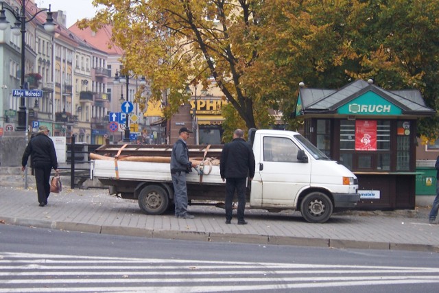 Z okolic Mostu Kamiennego zniknął kiosk z lodami